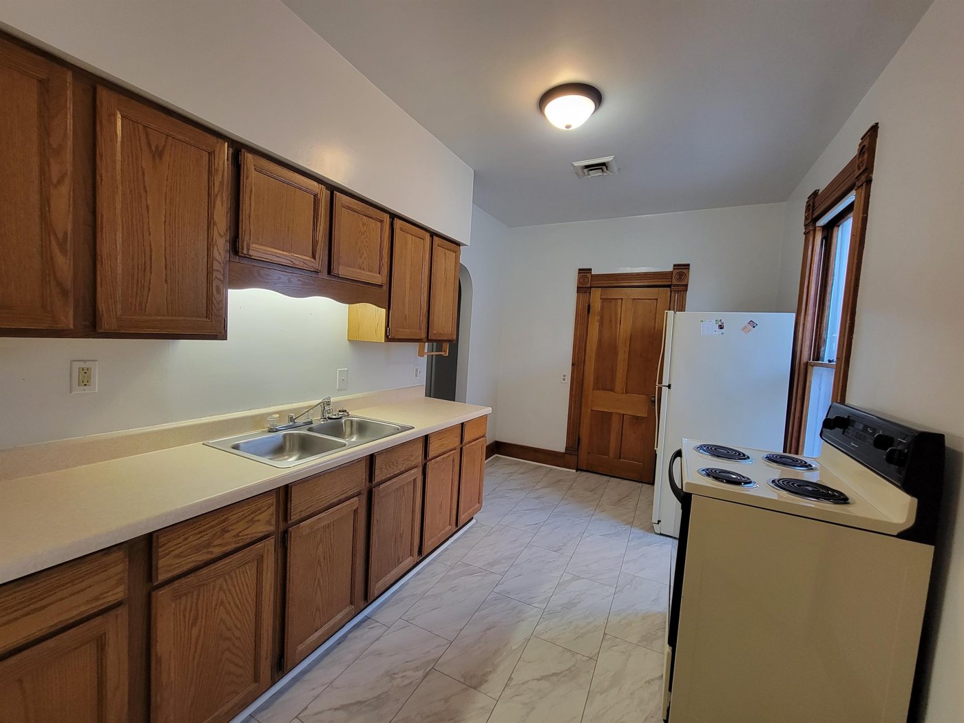 1105 1/2 Avenue F, photo 3 of 6