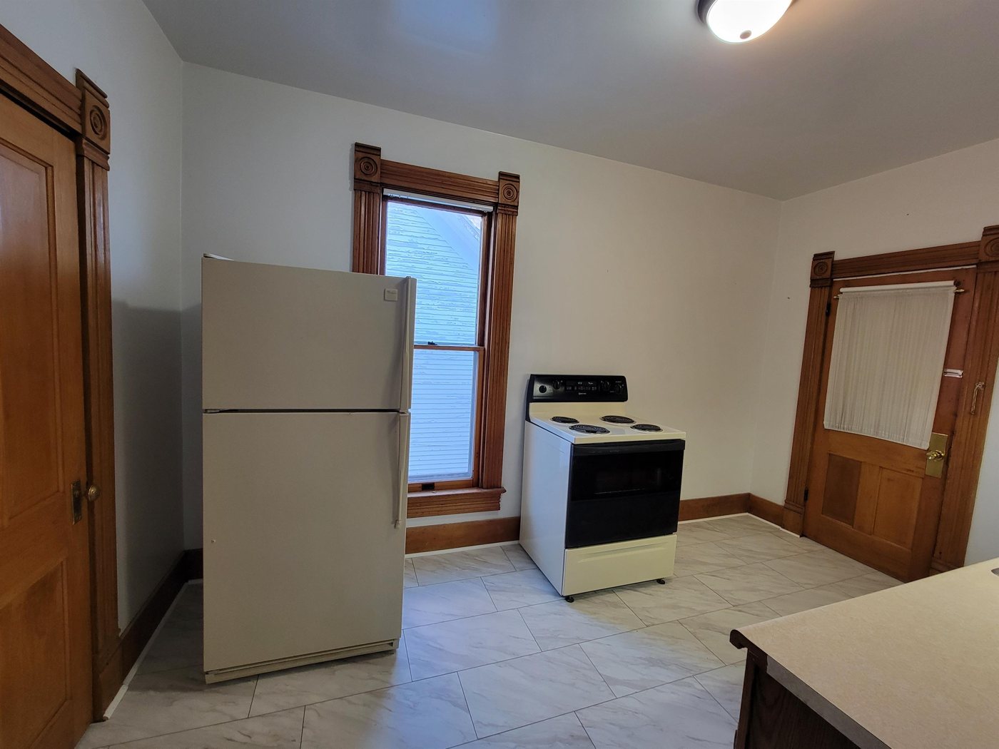 1105 1/2 Avenue F, photo 4 of 6