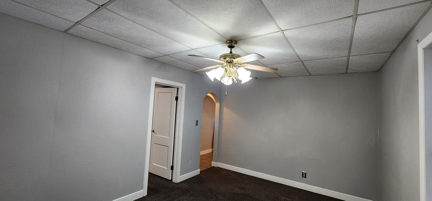 613 Avenue G - A, photo 2 of 6