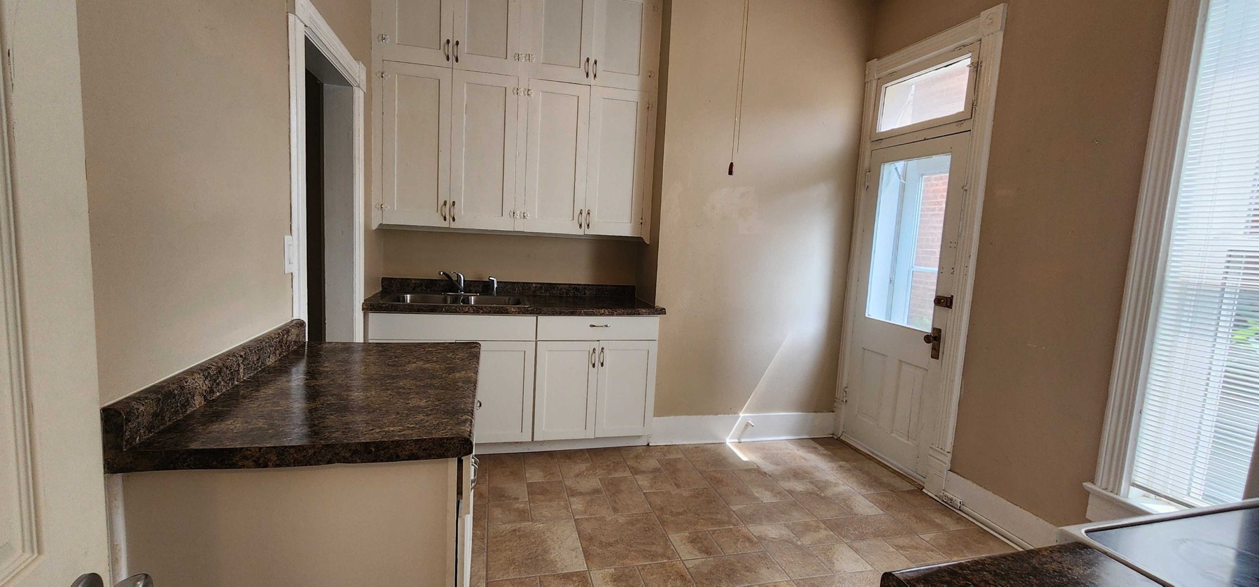 517/519 Avenue G - 517 Lower, photo 6 of 6